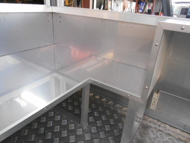 □ K-BOX DA63型 シトロエンフェイス オールステン仕様 縞鋼板張り(床)、調理台ステン張りからの?♪