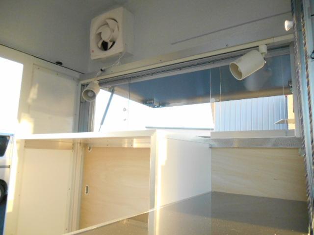 □ K-BOX DA16型 サイドアップ左扉下部特殊加工仕様 棚下には納車後に冷蔵庫が入る予定です!
