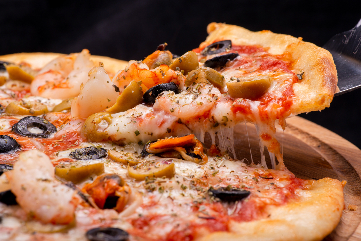 焼きたてピザの魅力とピザ販売に適したキッチンカーとは？